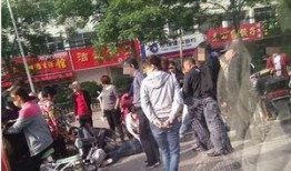 泗阳网红街吃瓜群众,吃瓜群众的热闹现场