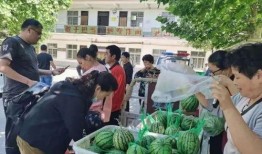 泗阳网红街吃瓜群众,吃瓜群众的热闹现场